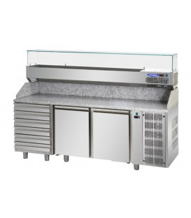Tavolo refrigerato pizza Gn1/1 con 2 porte, 6 cassetti neutri e piano in granito e vetrina refrigerata mod PZ03EKOC6+VR3200VD
