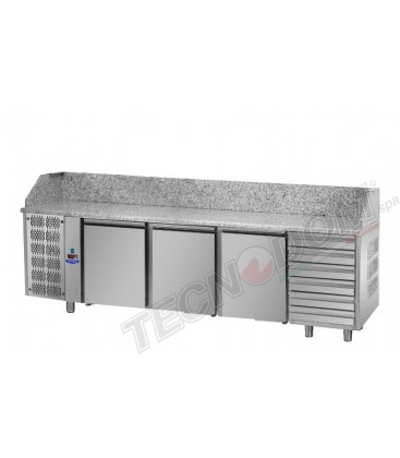 Tavolo refrigerato pizza GN1/1 con 3 porte, gruppo motore a sinistra, 6 cassetti neutri e piano in granito mod PZ04EKOC6SX