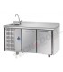 Tavolo refrigerato GN1/1 a temp. normale 2 porte, piano inox, alzatina 10cm, lavello e motore a sinistra mod TF02EKOGNSXLAL