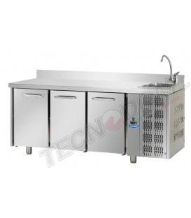 Tavolo refrigerato GN1/1 con 3 porte e piano in acciaio inox con alzatina 10 cm e lavello mod TF03EKOGNLAL