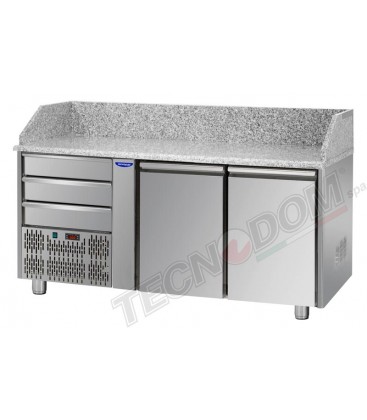 Tavolo refrigerato pizza GN1/1 con 2 porte , gruppo motore a sinistra, 3 cassetti neutri e piano in granito mod PZ02EKOC3SX